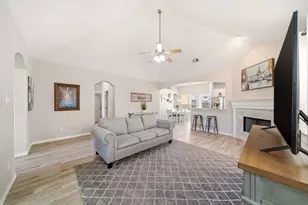 1060 Brigid Ct, Dickinson, TX 77539 - Photo 4