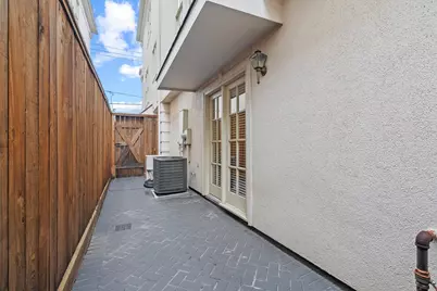 118 Oak Place Drive, Houston, TX 77006 - Photo 20
