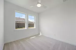 218 Dunovant Dr, Sealy, TX 77474 - Photo 4