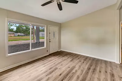 611 Sarah Street, Edna, TX 77957 - Photo 6
