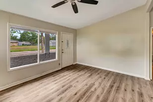 611 Sarah St, Edna, TX 77957 - Photo 6
