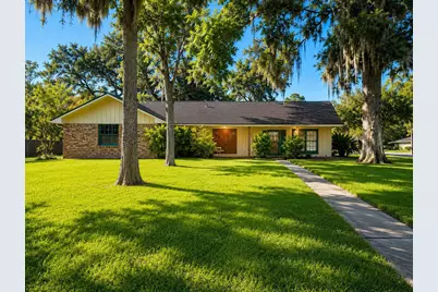 131 Daisy Street, Lake Jackson, TX 77566 - Photo 2