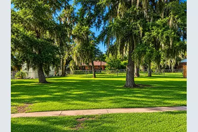 131 Daisy Street, Lake Jackson, TX 77566 - Photo 6