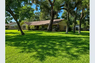 131 Daisy Street, Lake Jackson, TX 77566 - Photo 1