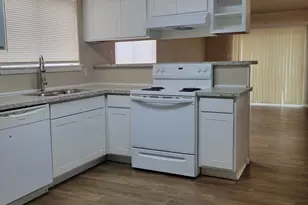 9915 Towne Brook Ln, Sugar Land, TX 77498 - Photo 10