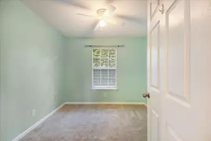 9506 E Avenue I, Houston, TX 77012 - Photo 12