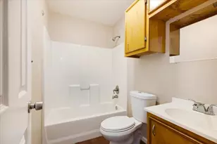 9506 E Avenue I, Houston, TX 77012 - Photo 14