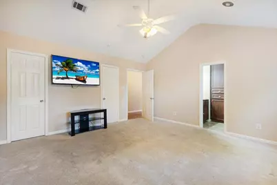 9506 E Avenue I, Houston, TX 77012 - Photo 10