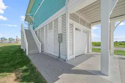 719 Seaside Dr, Crystal Beach, TX 77650 - Photo 4
