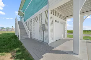 719 Seaside Dr, Crystal Beach, TX 77650 - Photo 4