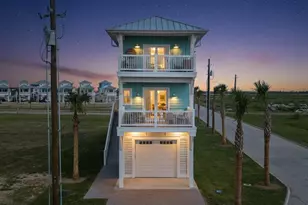 719 Seaside Dr, Crystal Beach, TX 77650 - Photo 1