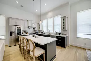 10923 Grove Tree Ln, Houston, TX 77043 - Photo 14