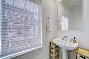 10923 Grove Tree Ln, Houston, TX 77043 - Photo 20