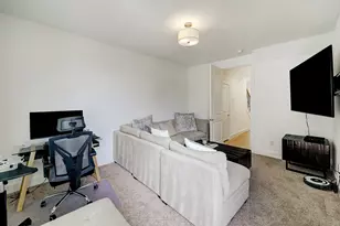 10923 Grove Tree Ln, Houston, TX 77043 - Photo 4