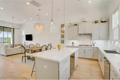 3317 W 11th Street, Houston, TX 77008 - Photo 8