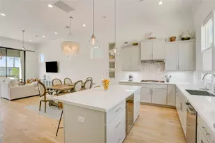 3317 W 11th St, Houston, TX 77008 - Photo 8
