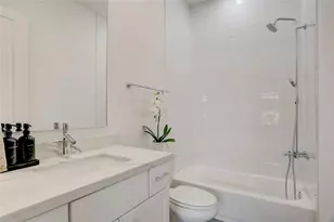 3317 W 11th St, Houston, TX 77008 - Photo 6