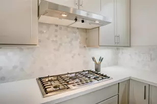 3317 W 11th St, Houston, TX 77008 - Photo 16