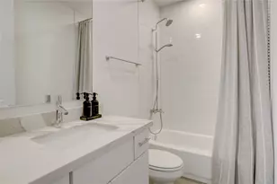 3317 W 11th St, Houston, TX 77008 - Photo 32