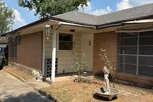 9230 Kerrwood Ln, Houston, TX 77080 - Photo 1