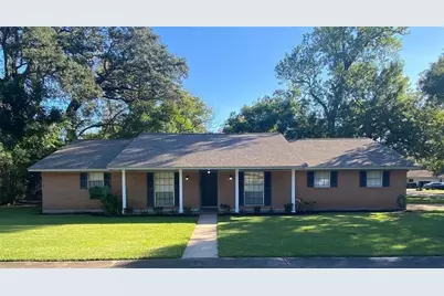 102 Mulberry Street, Lake Jackson, TX 77566 - Photo 1