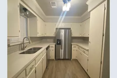 102 Mulberry Street, Lake Jackson, TX 77566 - Photo 2