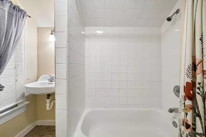 910 32nd Street, Galveston, TX 77550 - Photo 8