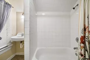 910 32nd St, Galveston, TX 77550 - Photo 8