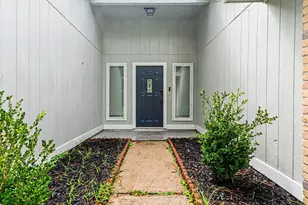 2431 Tall Ships Dr, Friendswood, TX 77546 - Photo 4