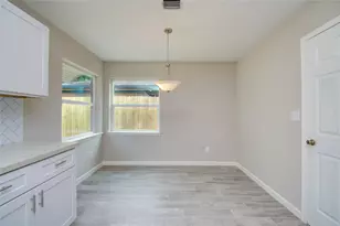 7902 La Roche Ln, Houston, TX 77036 - Photo 12