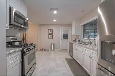 6414 Pineshade Lane, Houston, TX 77008 - Photo 12