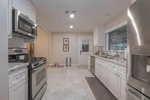 6414 Pineshade Ln, Houston, TX 77008 - Photo 12
