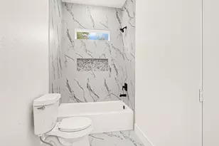 9334 Waller St, Houston, TX 77012 - Photo 26