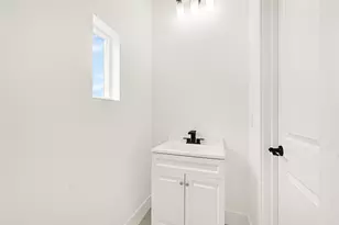 9334 Waller St, Houston, TX 77012 - Photo 12