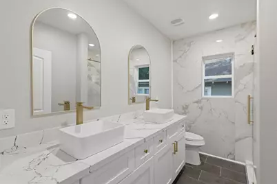 105 Opal Court, Houston, TX 77009 - Photo 10