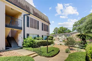 1807 Stoney Brook Dr, Houston, TX 77063 - Photo 2