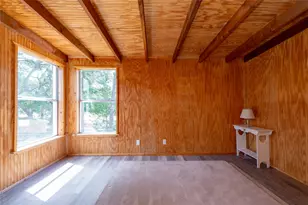 706 Crooked Creek Dr, Sheridan, TX 77475 - Photo 16