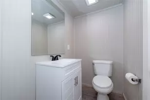 706 Crooked Creek Dr, Sheridan, TX 77475 - Photo 18