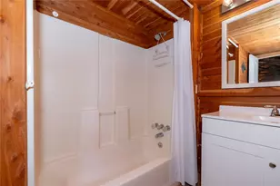 706 Crooked Creek Dr, Sheridan, TX 77475 - Photo 12