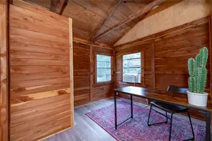 706 Crooked Creek Dr, Sheridan, TX 77475 - Photo 10