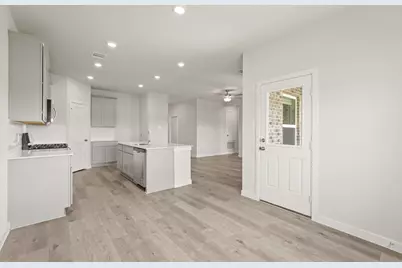 102 Water Grass Trail, Clute, TX 77531 - Photo 8