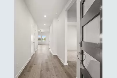 102 Water Grass Trail, Clute, TX 77531 - Photo 2