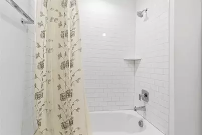 610 Lost Creek Drive, Baytown, TX 77523 - Photo 10