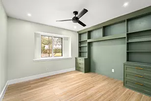 10831 Holly Springs Dr, Houston, TX 77042 - Photo 36