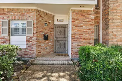 1035 Fountain View Drive, Houston, TX 77057 - Photo 2