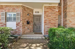 1035 Fountain View Dr, Houston, TX 77057 - Photo 2