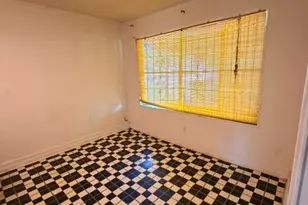 5310 Westover St, Houston, TX 77033 - Photo 4