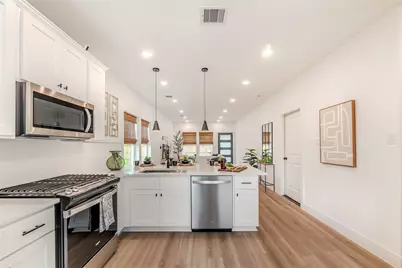 9527 Beckley St, Houston, TX 77088 - Photo 18