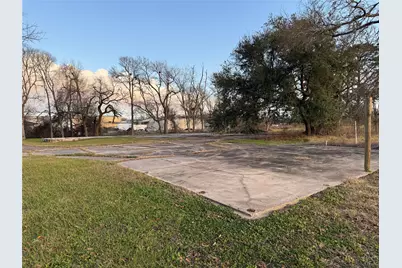 1001 Wilson Road, Clute, TX 77531 - Photo 4