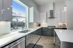 808 Fisher St, Houston, TX 77018 - Photo 10